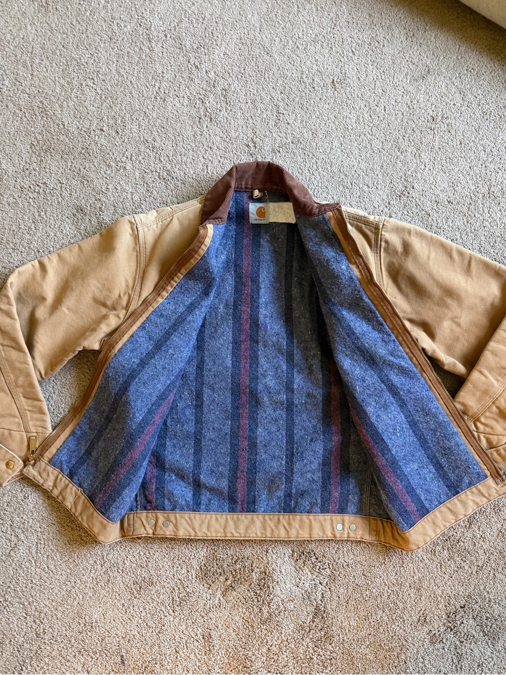 Vintage Carhartt Tan Duck Jacket with Dark Brown Collar - Picture 4 of 9